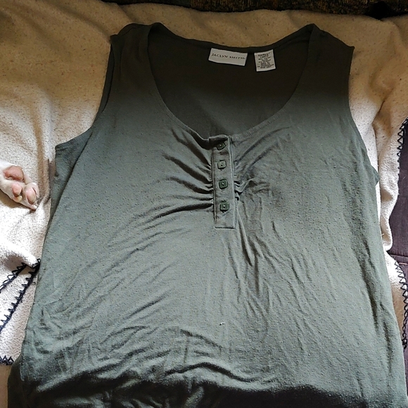 Jaclyn Smith Tops - Jaclyn Smith tank top